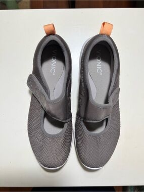 Vionic Sonnet Mary Jane sneakers in gray color-way with Velcro closure. Size 8